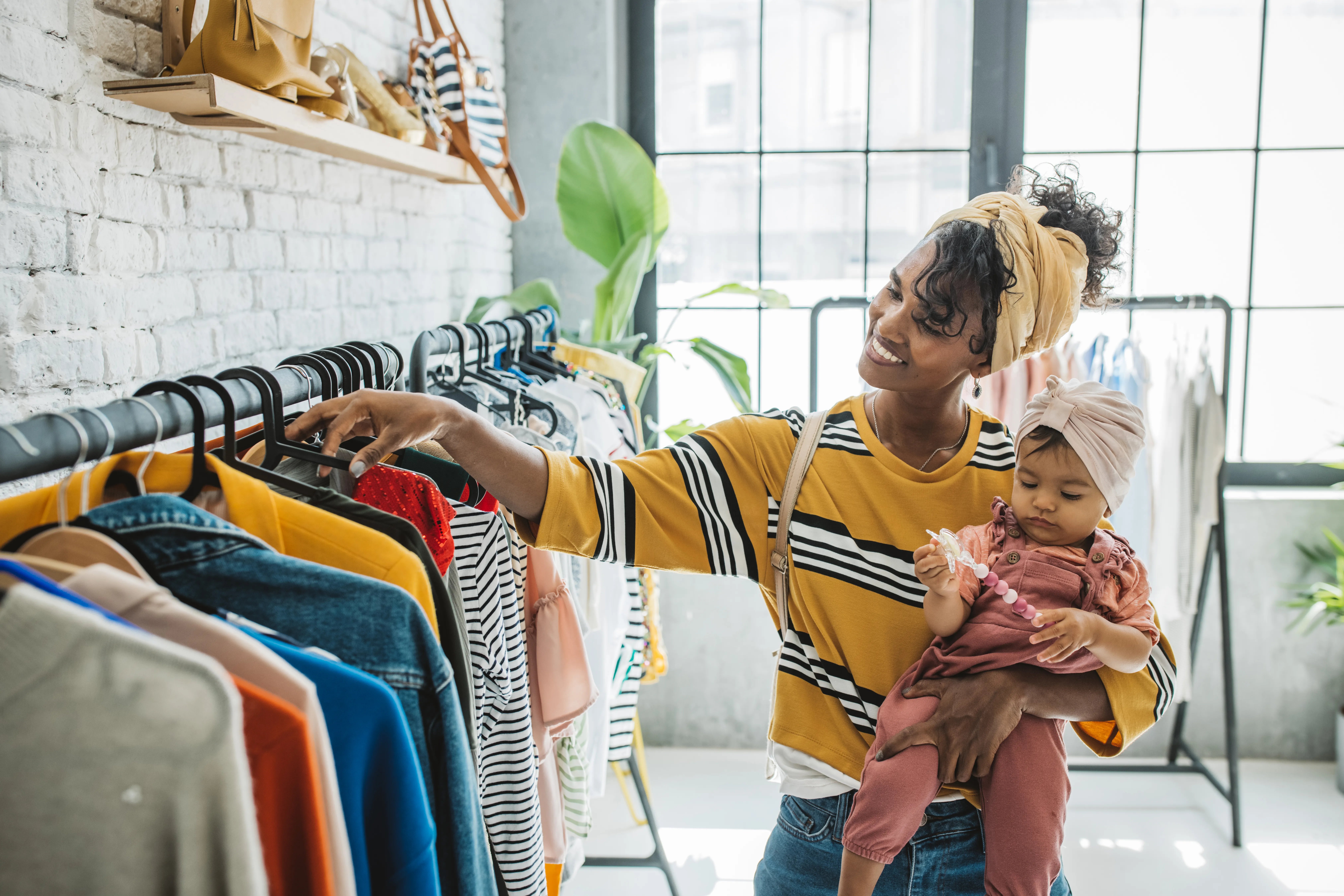 Make Getting Dressed After Baby Easy With This Postpartum Capsule Wardrobe