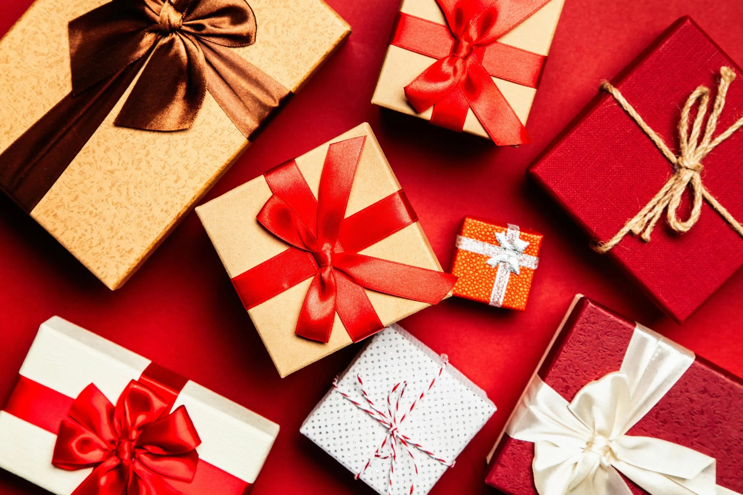 Gifts That Multiply: Brands Offering Free Gifts With Purchase