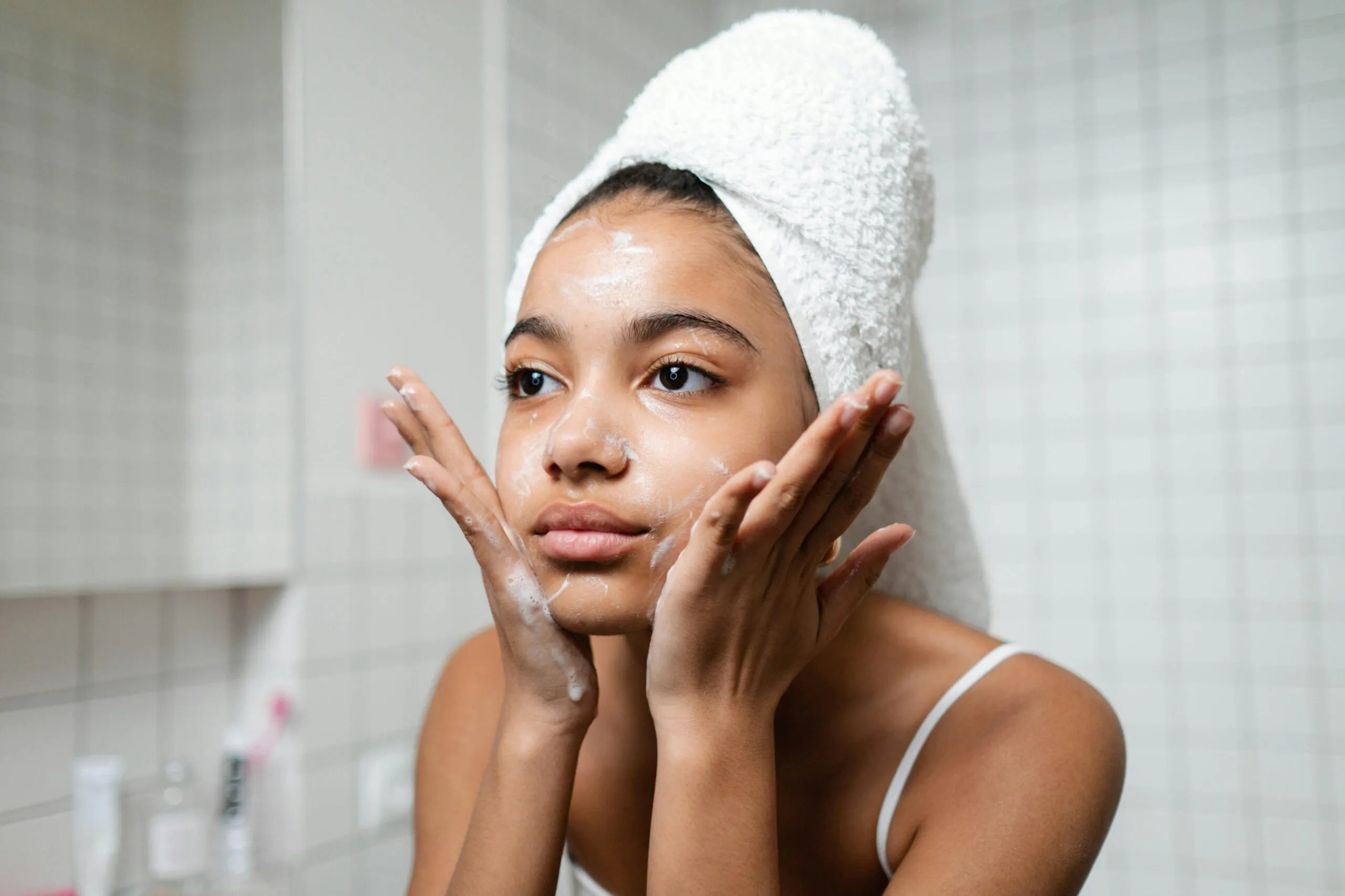 5 Powerful Oil Cleansers to Minimize Sebaceous Filaments
