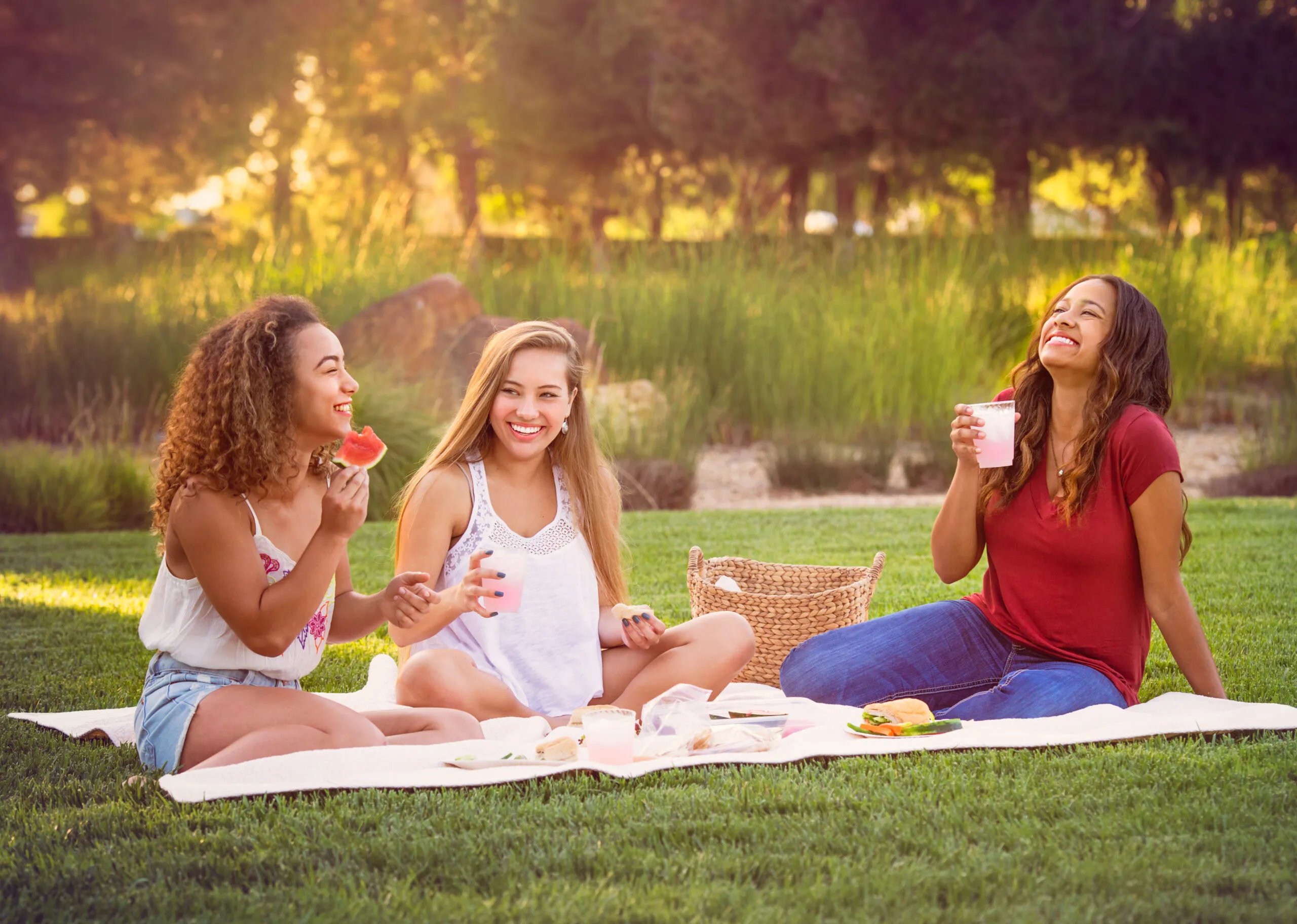 Chic and Functional Picnic Gear for Your Next Girls’ Day