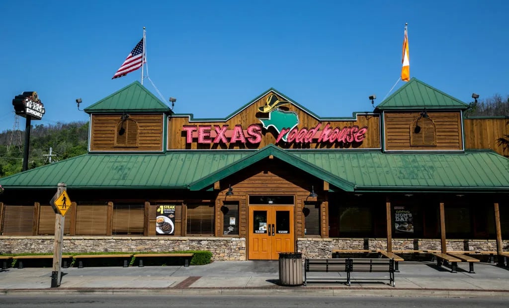 Texas Roadhouse Closing All 736 Locations For A Day On This Date In December