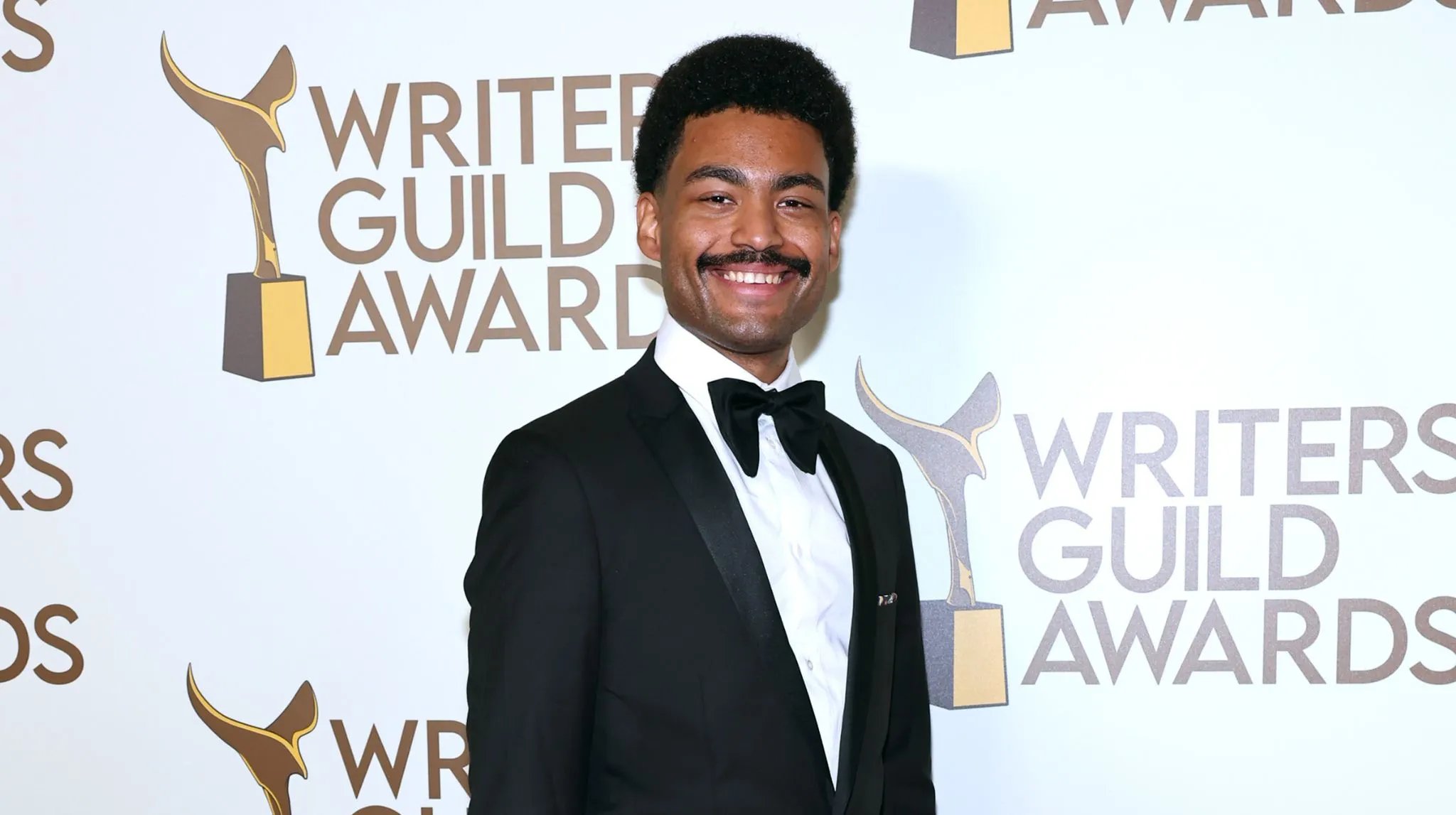 Black Writer For 'The Bear' Removed From Train After Complaint From White Woman Black Writer For 'The Bear' Removed From Train After Complaint From White Woman