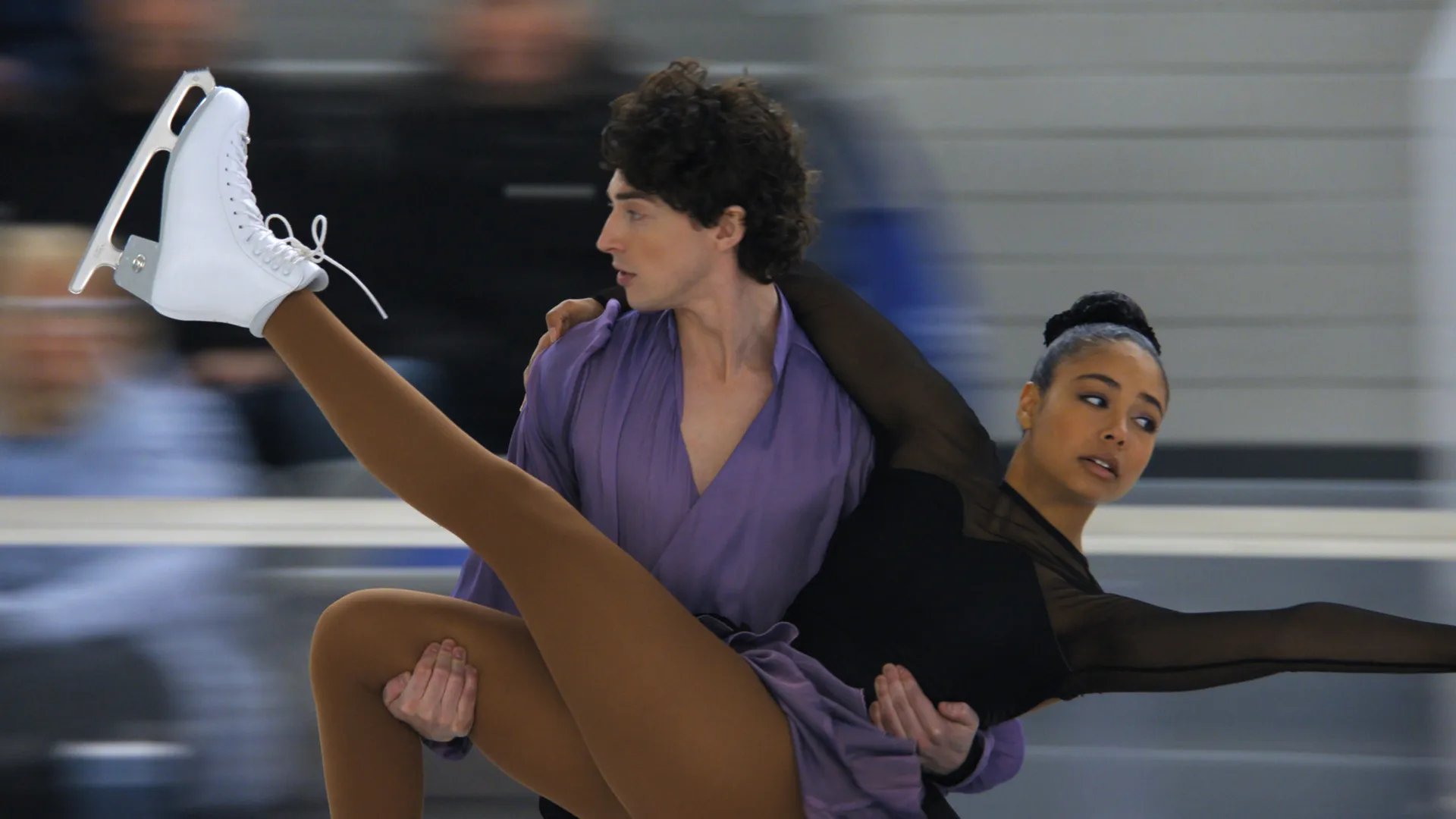 Finding Her Edge: Season 1. (L-R) Oliver "Olly" Atkins as Freddie O'Connell and Millie Davis as Riley Monroe in Finding Her Edge: Season 1. Cr. NETFLIX © 2026