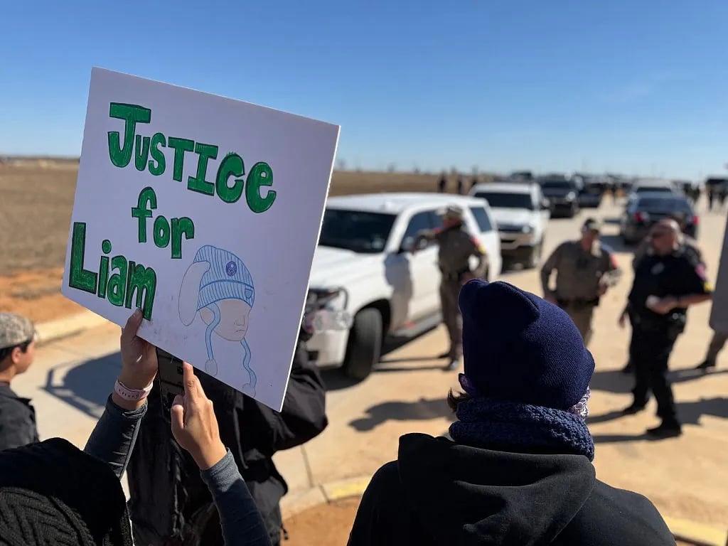 outside the South Texas Family Residential Center in Dilley, Texas, on January 28, 2026. Five-year-old Liam Conejo Ramos and his father, Adrian Conejo Arias, asylum seekers from Ecuador who were arrested on January 20 in Minneapolis by ICE agents, are being held at the center along with others detained by ICE. US President Donald Trump said on January 27 that he would "de-escalate a little bit" in Minneapolis after the fatal shootings of two civilians fueled a storm of criticism over his signature immigration crackdown.