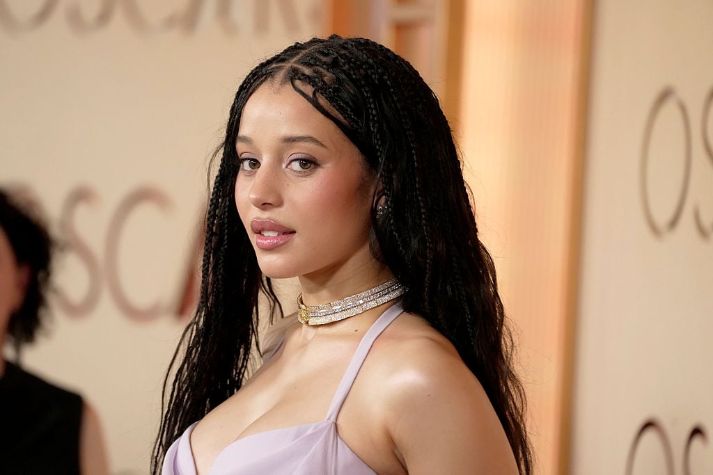 Chase Infiniti's Oscars Braids Referred To As 'Undone' By E! Commentator, Draws Backlash