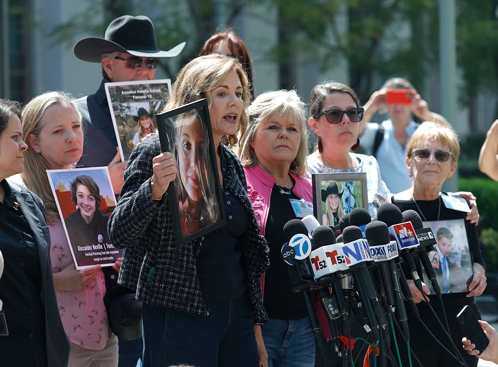 Meta And YouTube Social Media Addiction Trial: Companies Found Negligent, Jury Rules In Favor Of 20-Year-Old Woman