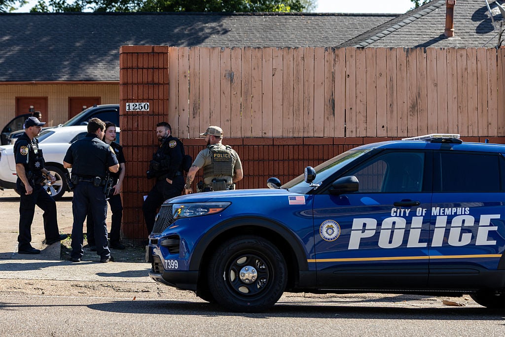 An agent with Homeland Security Investigations (R) and Memphis Police respond to the Bellevue Motel where suspects of an alleged robbery were being detained in Memphis, Tennessee on October 2, 2025. Homeland Security, FBI, US Marshals, Immigration and Customs Enforcement (ICE), ATF and various other federal law enforcement agencies have been active in Memphis since September 29 as part of the Trump administration's Memphis Safe Task Force. US President Donald Trump on September 15 signed an order sending National Guard troops to the city of Memphis, in the latest stage of his crime crackdown that critics have branded authoritarian.