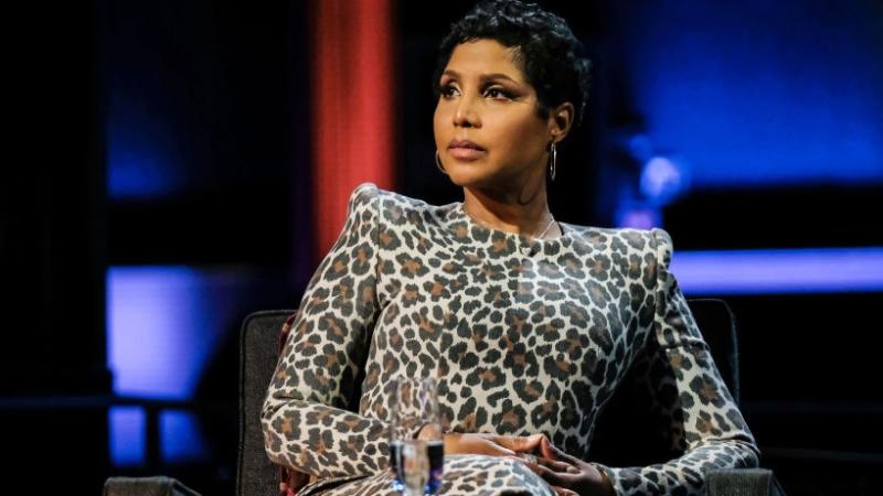 Toni Braxton Tearfully Opens Up About Her Sister's Battle With Cancer