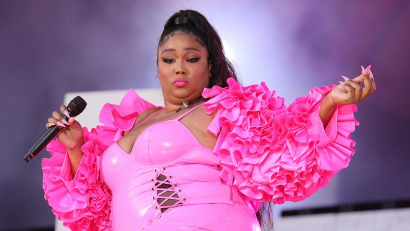 Lizzo Protests Tennessee's Anti-Drag Law At Concert In State, Brings Out 'Drag Race' Queens