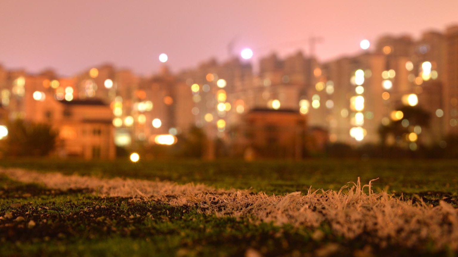 How Commuter Students Can Stay Safe When Traveling to Campus at Night