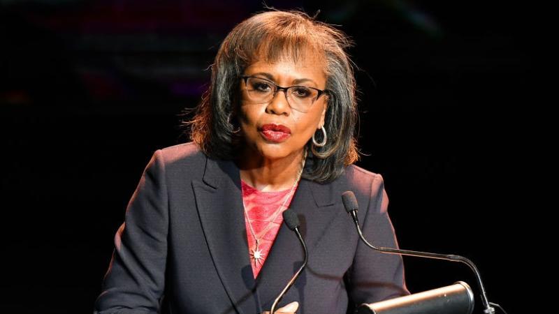 Anita Hill Trends On Twitter After Clarence Thomas Calls For Overturning Of Contraception Rights
