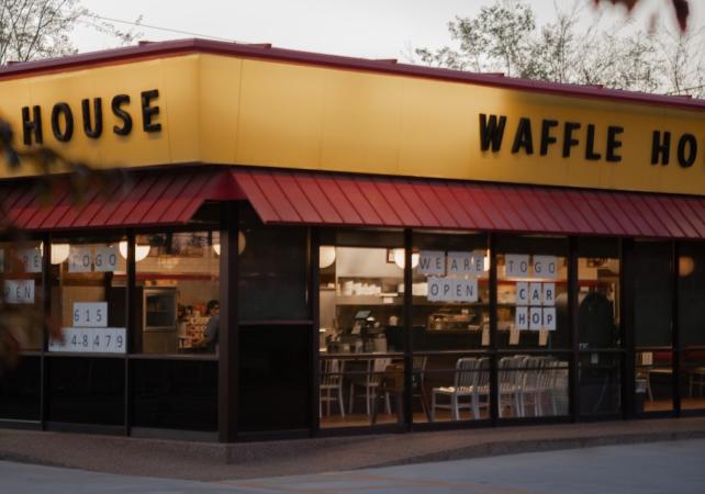 Waffle House Waitress Ruthlessly Roasts A Customer Who Called Her 'Dusty' After She Denied His Advances