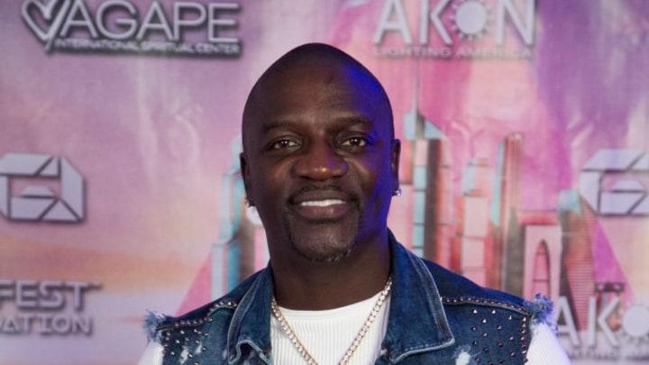 Akon Is Getting Roasted Over His $7,500 Hairline