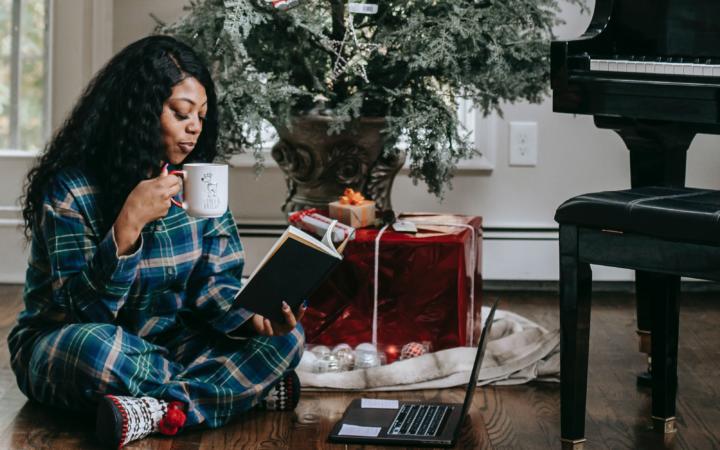 Why It's Okay To Be Single This Holiday Season