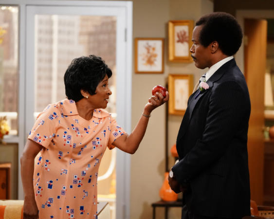 'The Jeffersons' And 'All In The Family' Live ABC Event: Twitter Supports As Jamie Foxx Slips Up On Line, Breaks Character