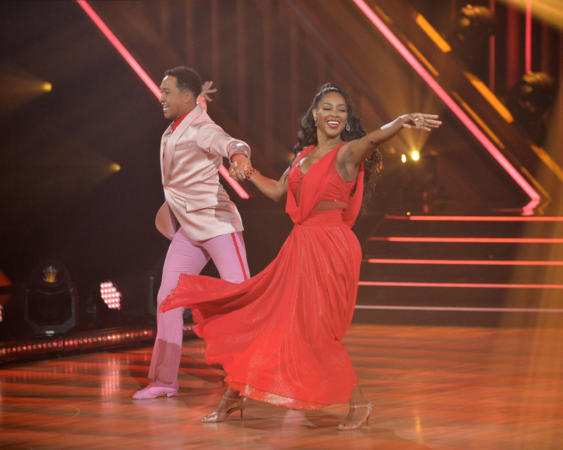 'Dancing With The Stars' Judges Slammed For Not Giving Kenya Moore A Higher Score