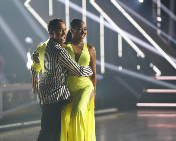 'DWTS': Kenya Moore Ends Up In Bottom 2, Fans Say Racism Is Playing A Part