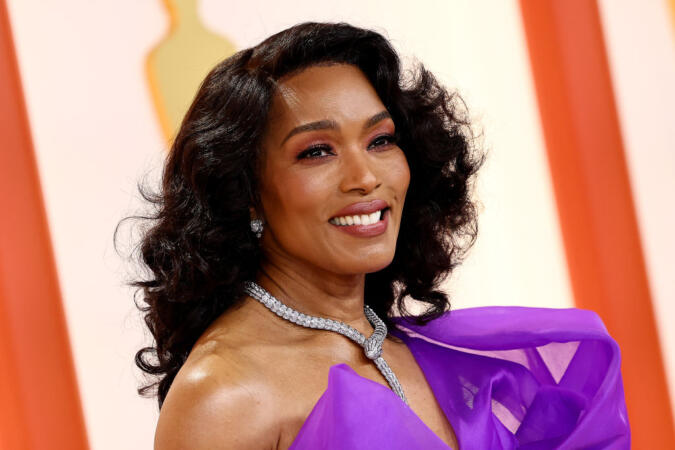 Angela Bassett's Initial Reaction After Not Winning The Oscar For Best Supporting Actress Strikes A Chord With Twitter