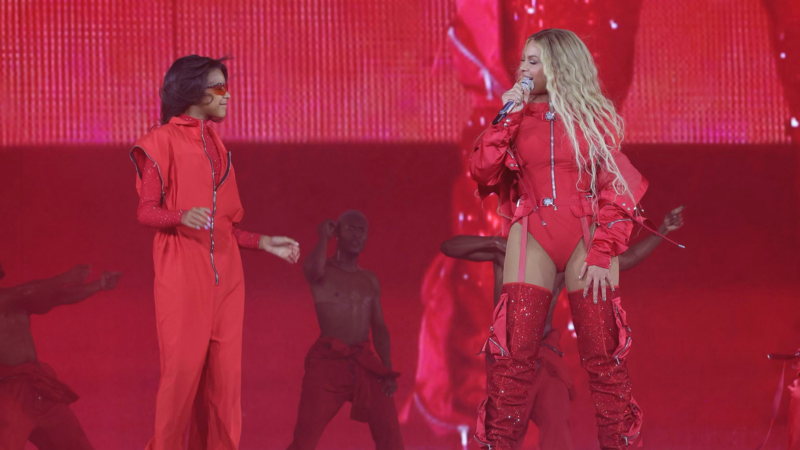 Beyoncé Joins Fans In Stanning For Daughter Blue Ivy During Renaissance World Tour