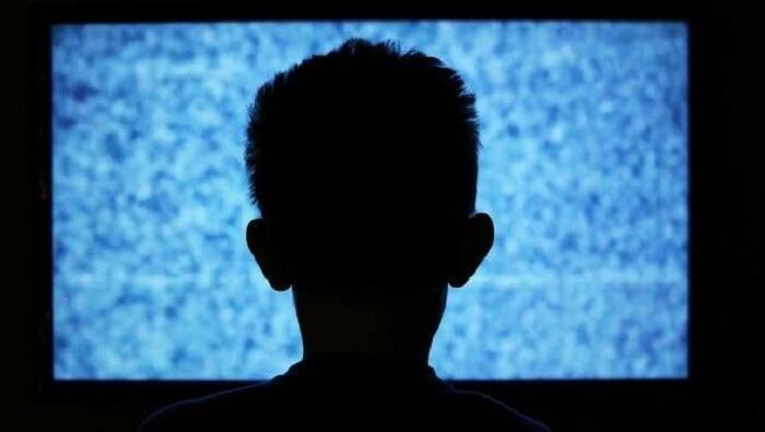 kid-watching-TV-static