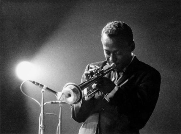 Louis Malle's “Elevator to the Gallows,” and Its Historic Miles Davis  Soundtrack
