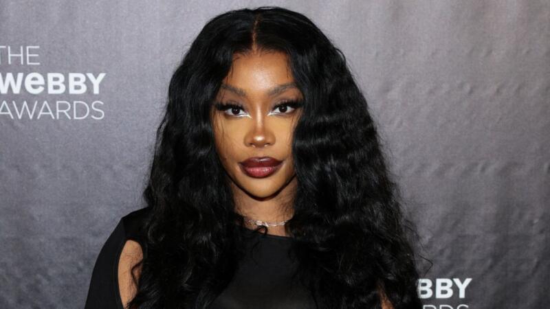 SZA Makes Surprise Appearance At Drake Concert Wearing Super Mario Disguise