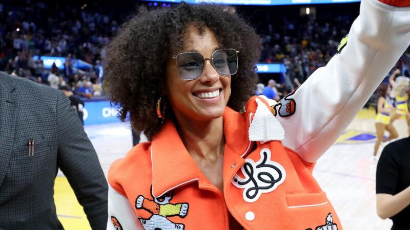 Alicia Keys, Accompanied By Her Sons, Goes Viral For Courtside Dance Moves At Lakers Game