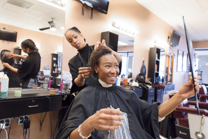 Louisville Beauty Salon Opens With Goal Of Empowering Rising Entrepreneurs: 'I Wanted To Find A Way To Give Back'