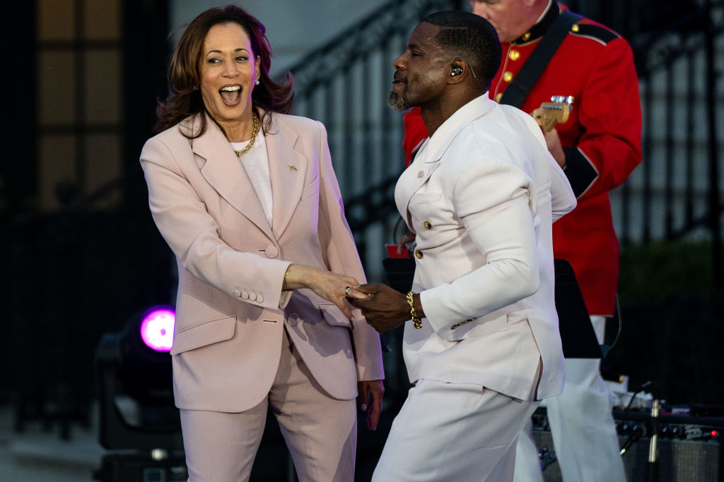 Kirk Franklin Brings Kamala Harris On Stage To Dance At White House's Juneteenth Concert