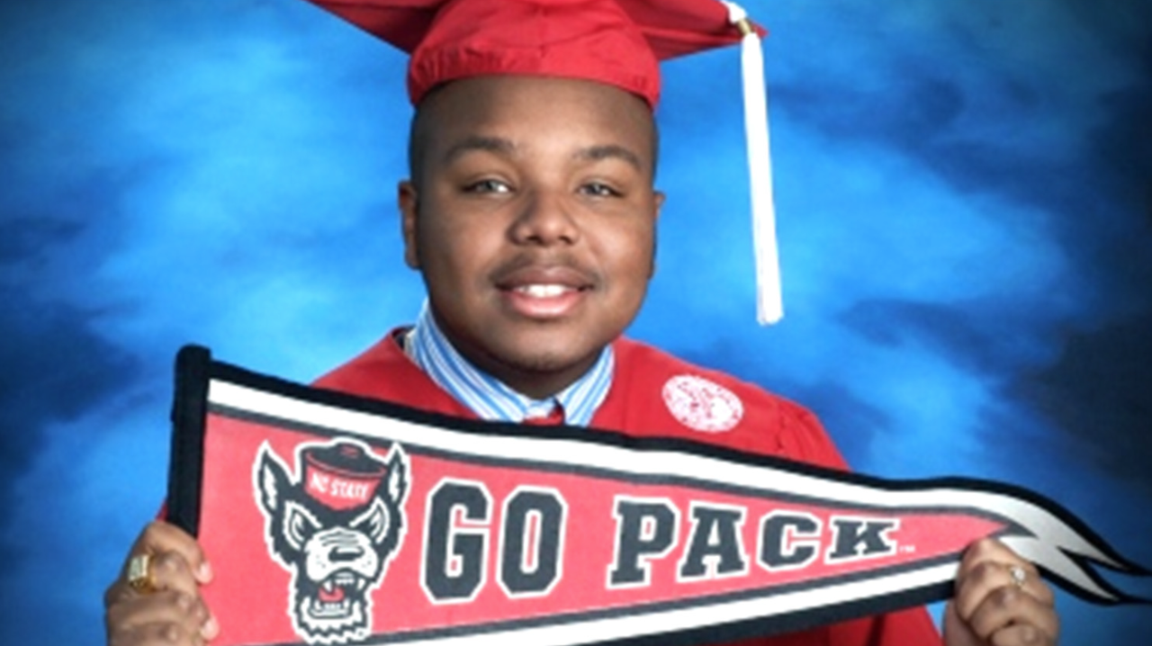 This 18-Year-Old Becomes One Of The Youngest Black Men To Graduate From ...