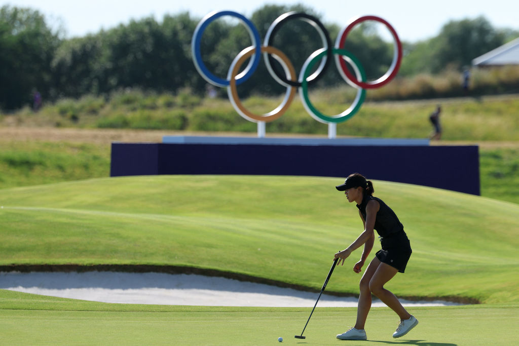 New Zealand's Lydia Ko prepares for the final putt on the 18th hole for the gold medal during round 4 of the women's golf individual stroke play of the Paris 2024 Olympic Games at Le Golf National in Guyancourt