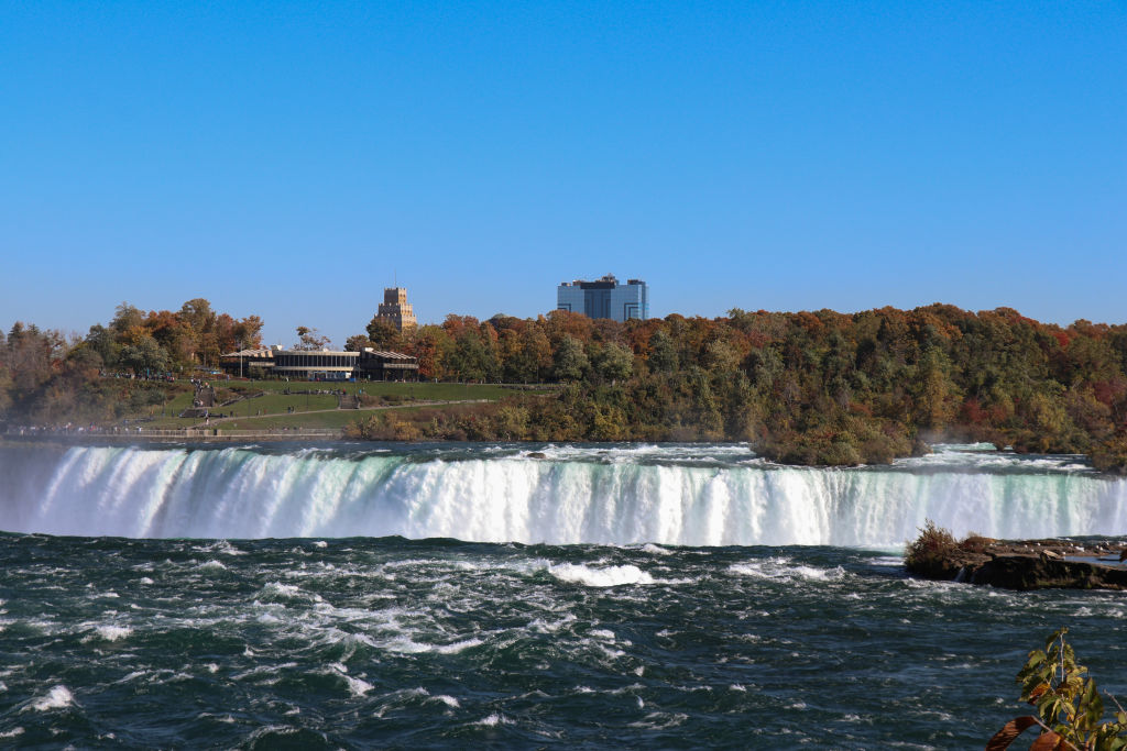 Niagra Falls Deaths: Chianti Means Jumps With Infant And 9-Year-Old, Going Over Safety Rail