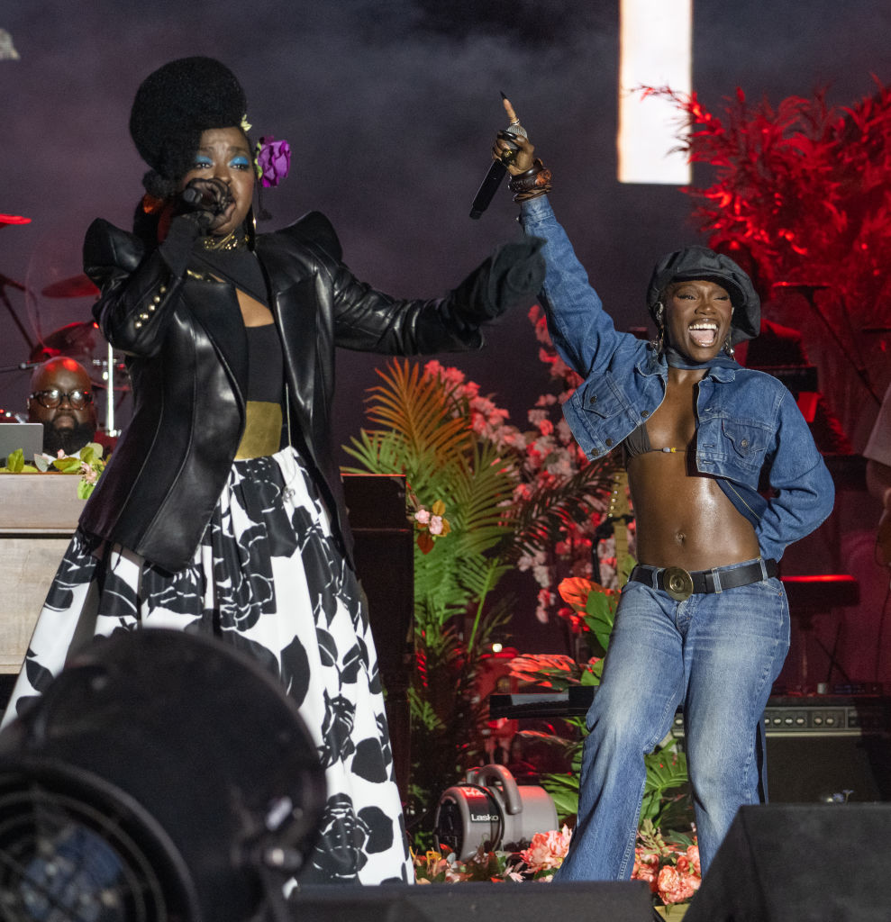 MIAMI GARDENS, FLORIDA - MARCH 8: Lauryn Hill and Doechii perform on stage during Day one of 2025 Jazz In The Gardens Music Festival at Hard Rock Stadium on March 8, 2025 in Miami Gardens, Florida. 