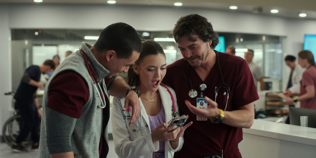 PULSE. (L to R) Santiago Segura as Gabriel Moreno, Daniela Nieves as Camila Perez and Arturo Del Puerto as Luis Dominguez in Episode 106 of Pulse. Cr. Courtesy of Netflix © 2025