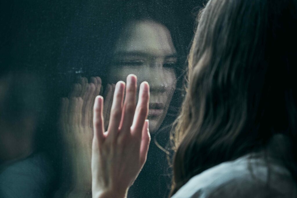Lejla on ‘The Glass Dome’ Netflix series gets kidnapped once again.