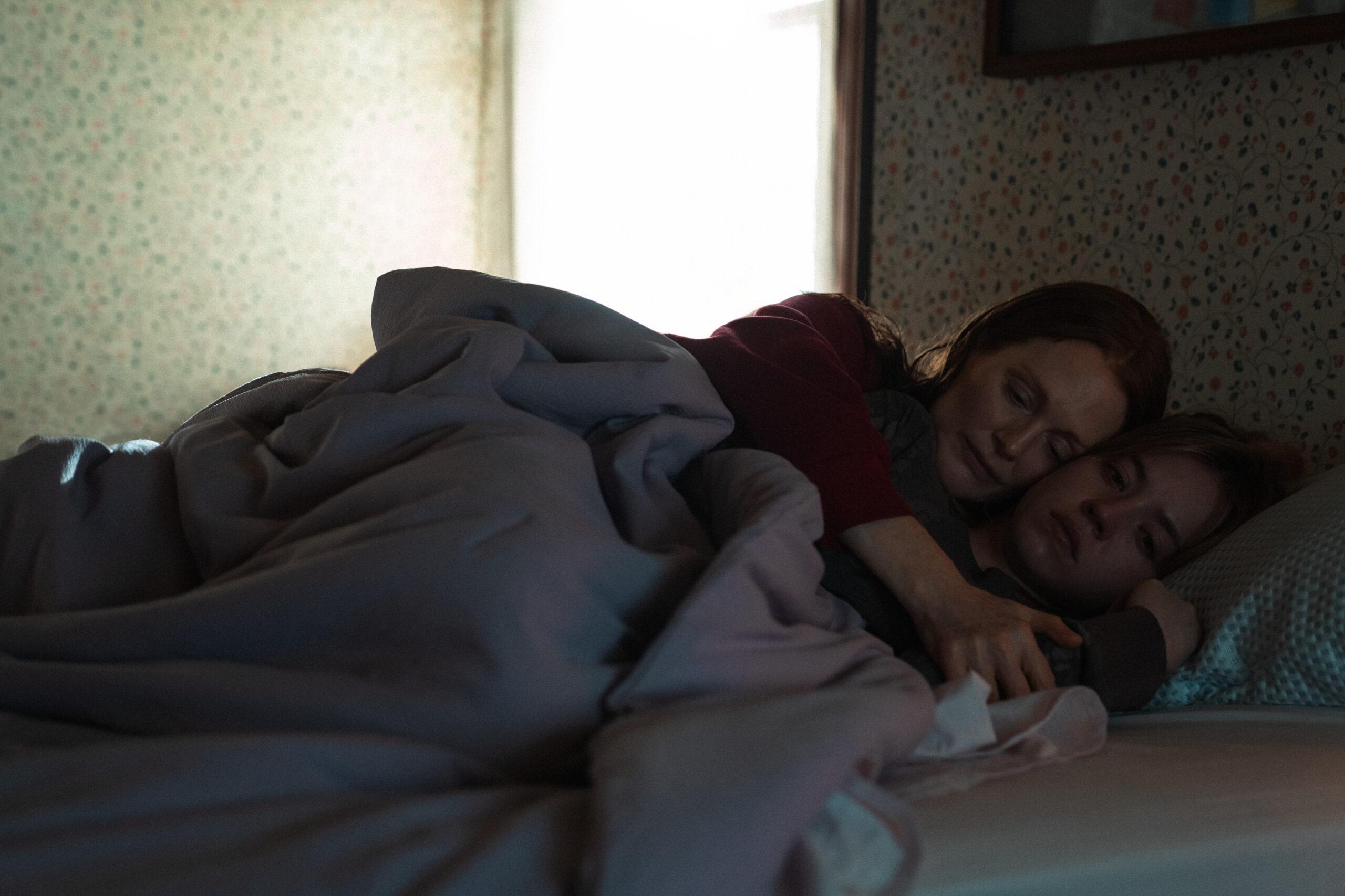 Sydney Sweeney, Julianne Moore Are A Mother-Daughter Duo Covering Up A Crime In 'Echo Valley' Trailer