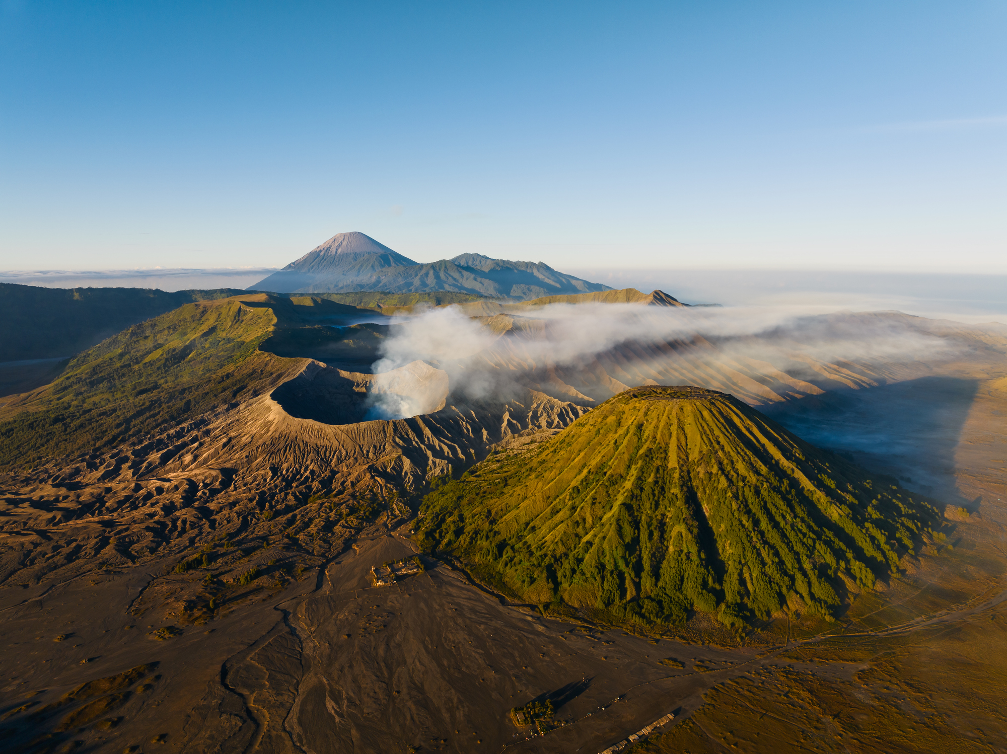 26-Year-Old Tourist Dies After Falling Off Volcano, Family Says Rescue Teams Didn't Do Enough To Save Her