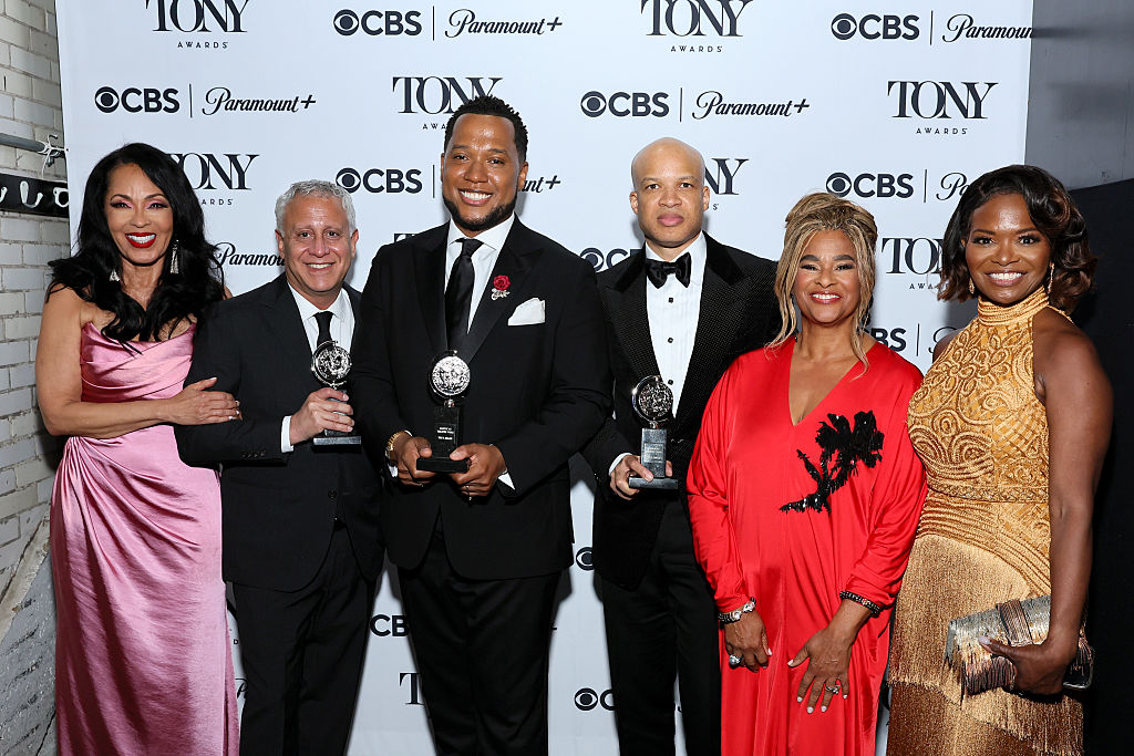 NEW YORK, NEW YORK - JUNE 08: Debra Martin Chase, David Stone, Branden Jacobs-Jenkins, Glenn Davis, and LaChanze pose with the Best Play award for "Purpose" during The 78th Annual Tony Awards at Radio City Music Hall on June 08, 2025 in New York City.