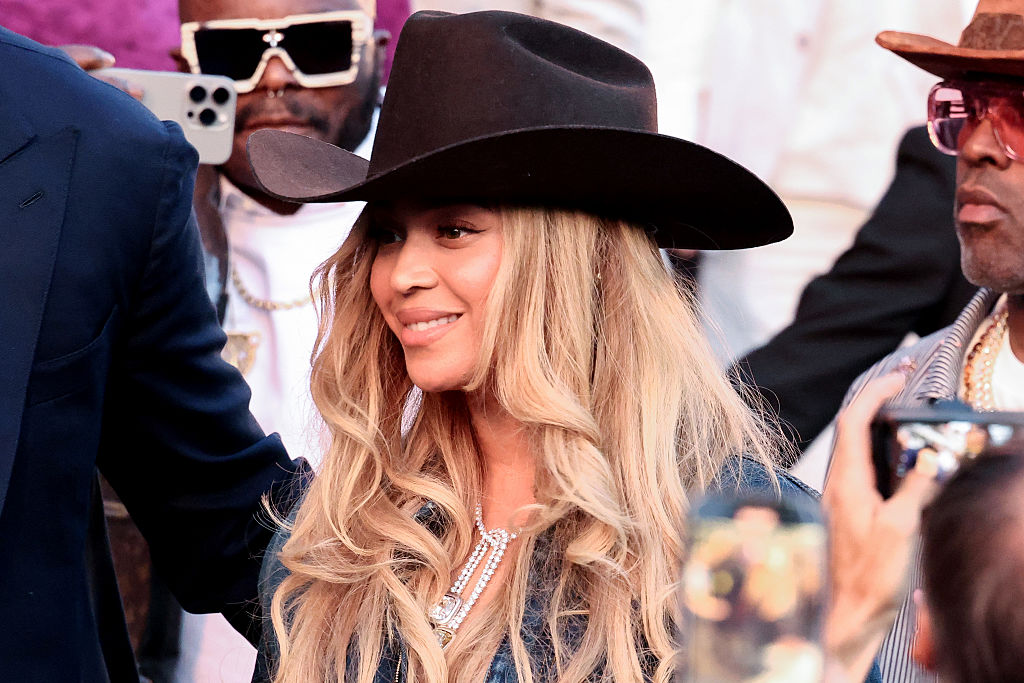 Beyoncé Had To Pause Houston Cowboy Carter Show After Being Stuck In Air