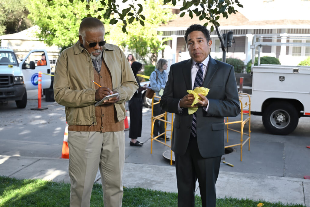 THE PAPER -- Episode 108 --Pictured: (l-r) Duane Shepard Sr. as Barry, Oscar Nunez as Oscar -- (Photo by: John P. Fleenor/PEACOCK)
